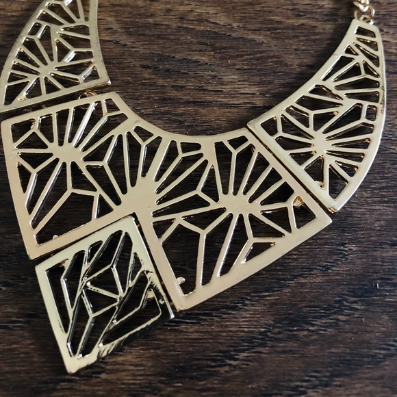 Gold triangle shaped necklace🤎✨ - Picture 1 of 3